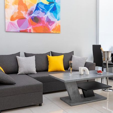 H4 Art Sparta Apartment Екстер'єр фото