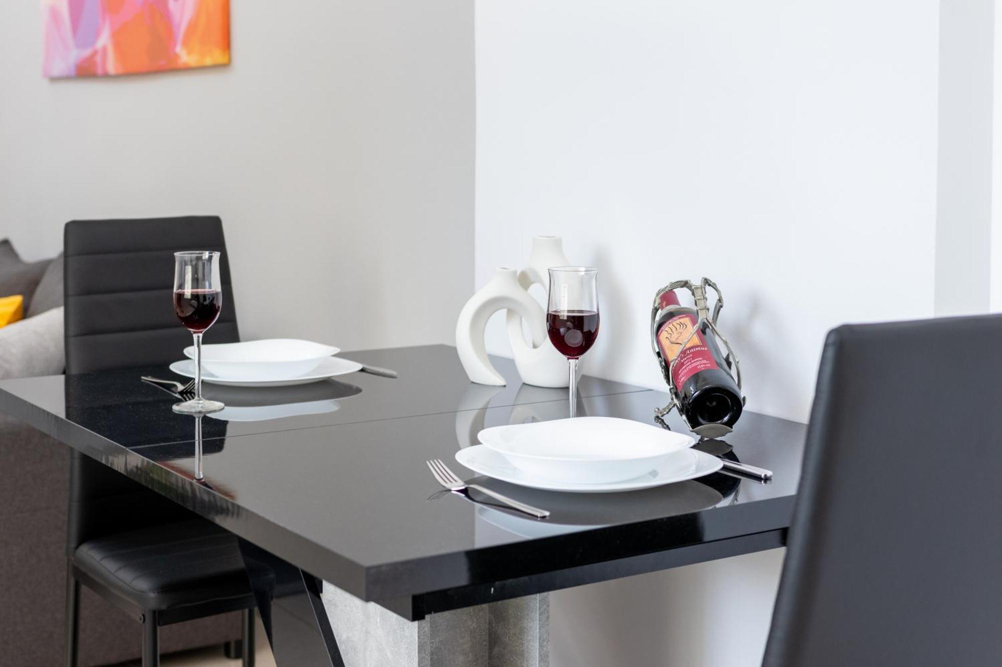 H4 Art Sparta Apartment Екстер'єр фото