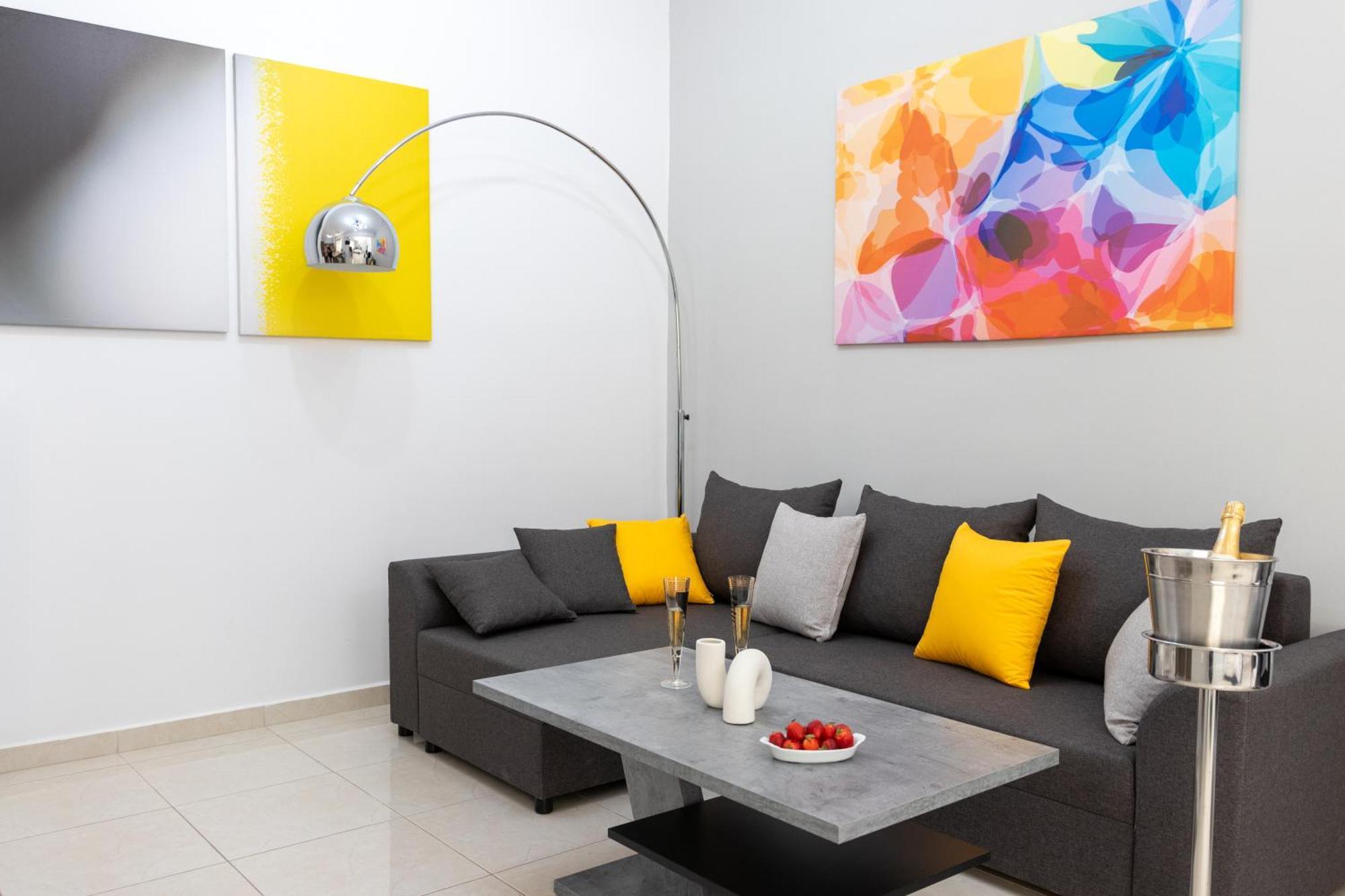 H4 Art Sparta Apartment Екстер'єр фото